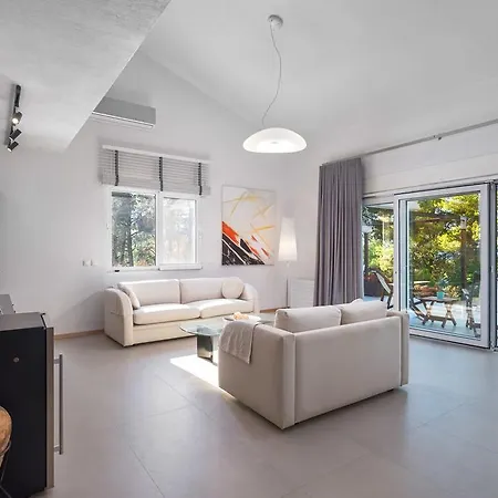 The White At Sani Villa *