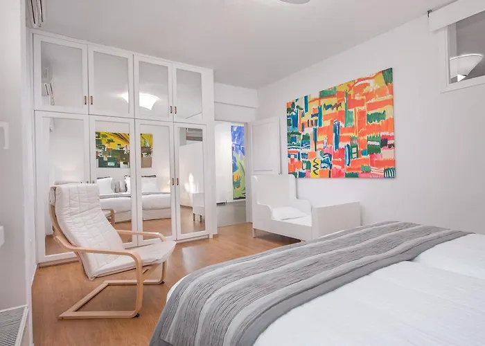 The White At Sani Villa *