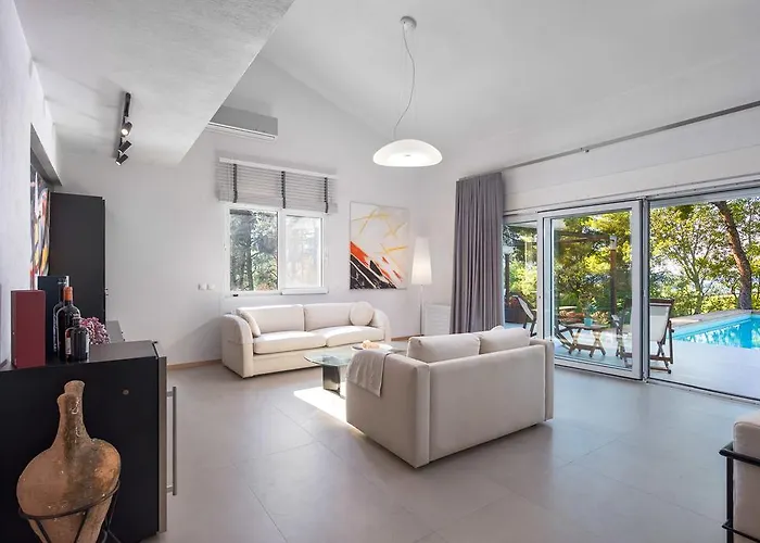 The White At Sani Villa *