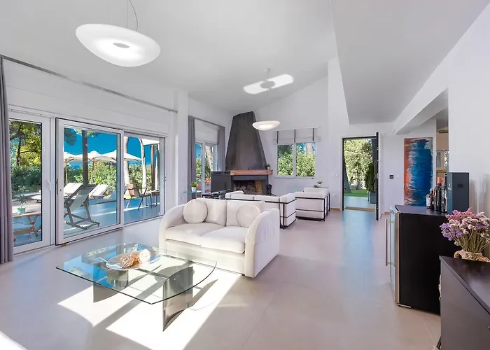 The White At Sani Villa *